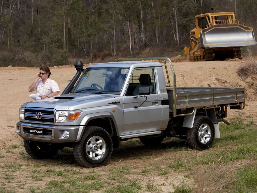  Toyota Land Cruiser 70 Cab Chassis GXL 2007 года  (фото 5 из 13)